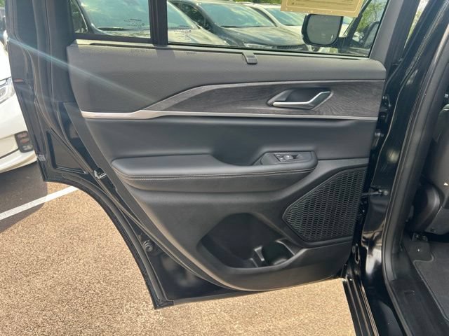 Used 2025 Jeep Grand Cherokee Limited w/ Luxury Tech Group II AWD/4WD image 22