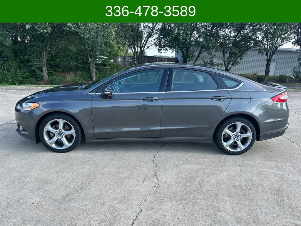 Used 2016 Ford Fusion SE AWD/4WD image 2