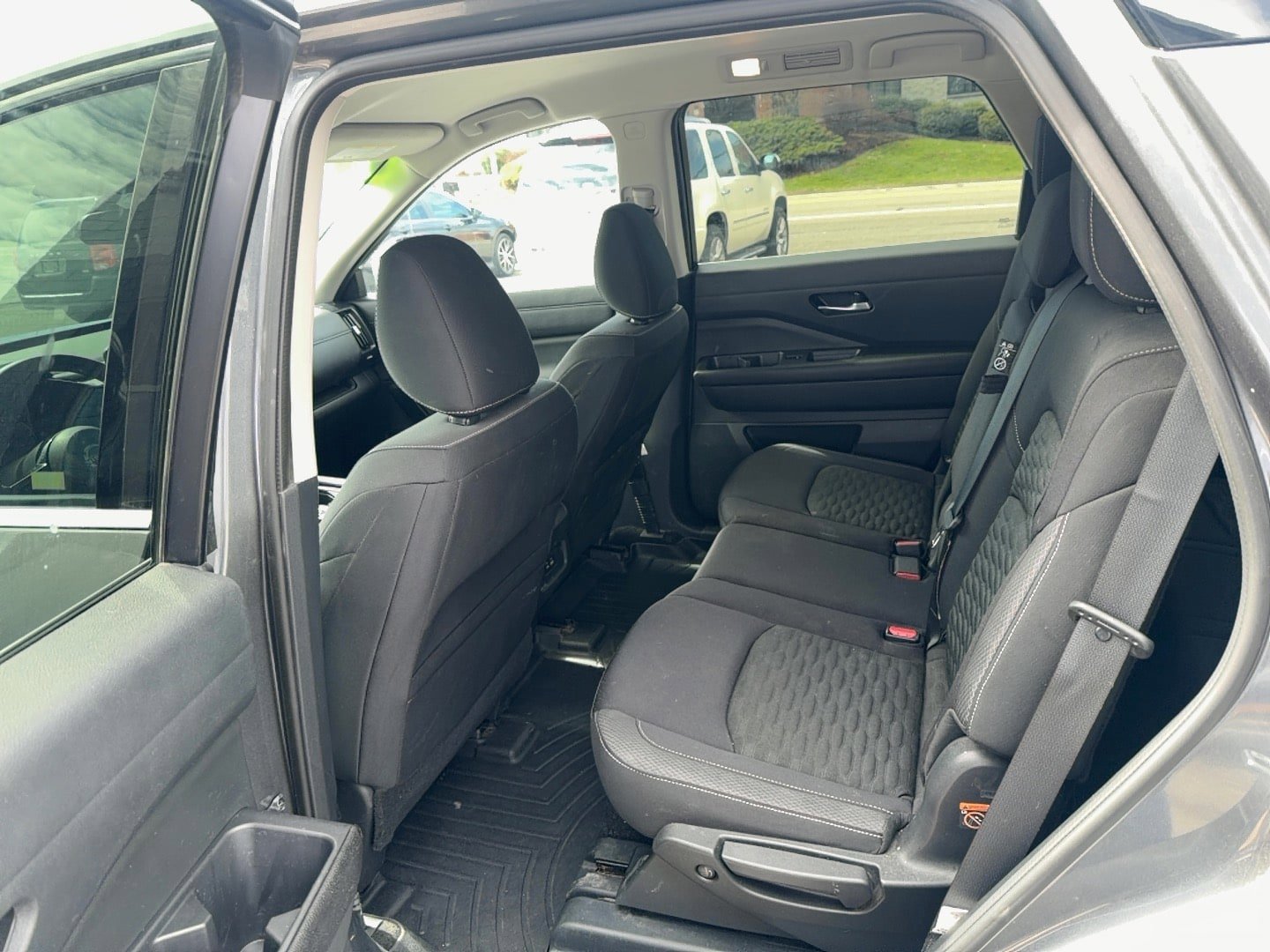Used 2022 Nissan Pathfinder SV AWD/4WD image 11