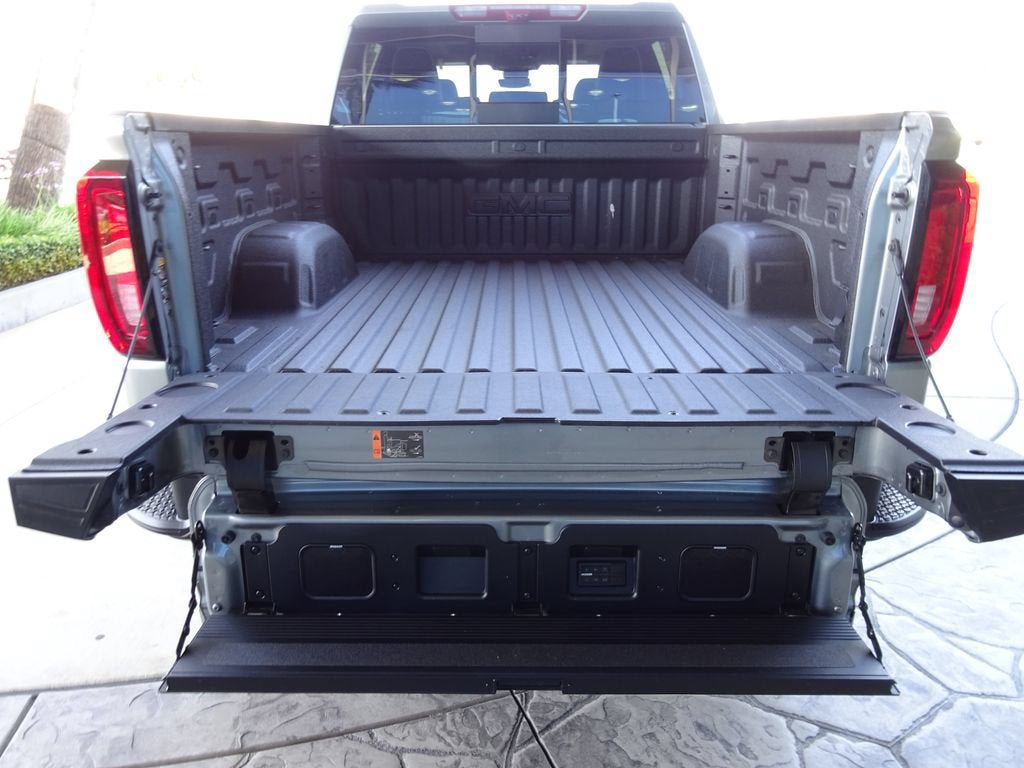 New 2026 GMC Sierra 1500 AT4X w/ LPO, Black Badging Package AWD/4WD image 8