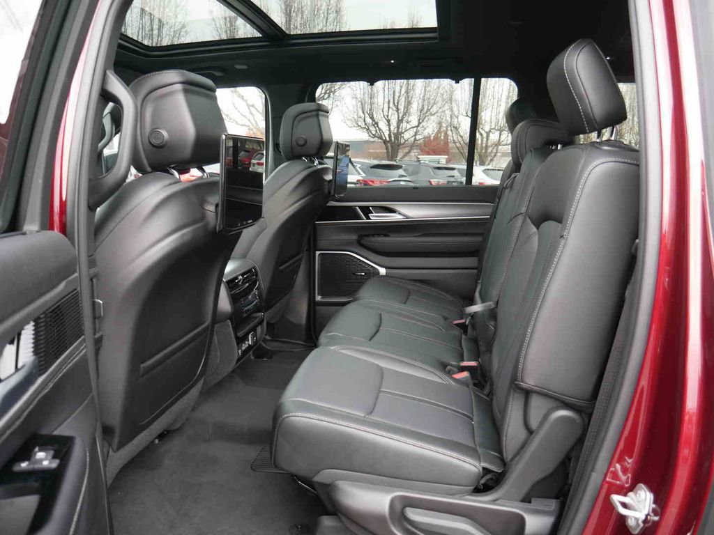 New 2025 Jeep Wagoneer L Series II w/ Convenience Group I AWD/4WD image 16