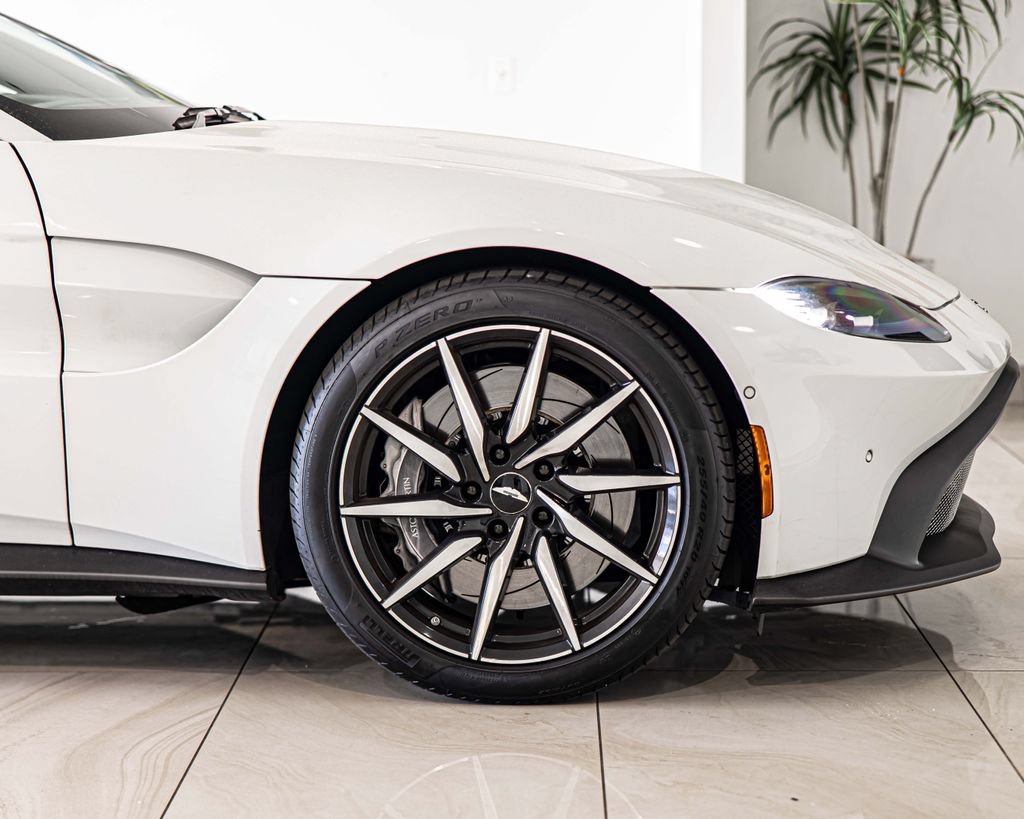 Used 2019 Aston Martin V8 Vantage Coupe RWD image 10