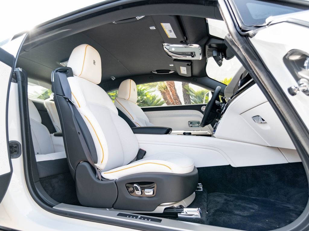Used 2025 Rolls-Royce Spectre w/ Spectre Launch Package AWD/4WD image 28