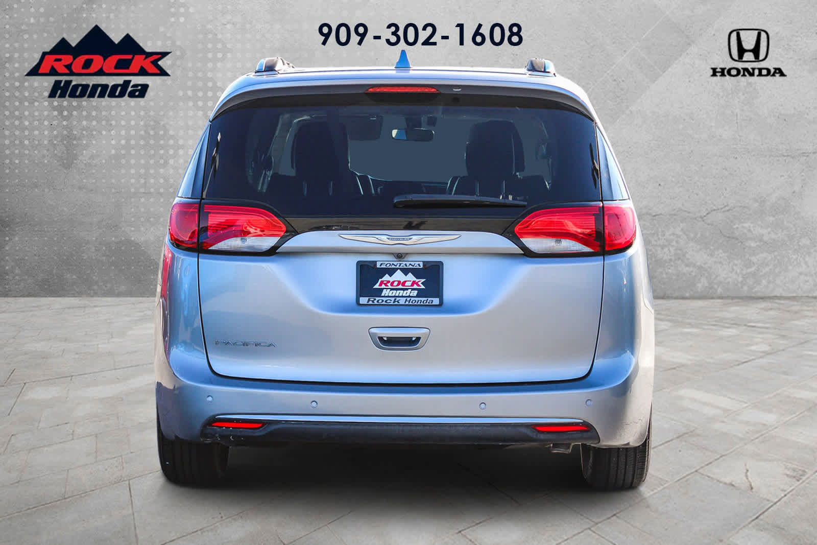 Used 2018 Chrysler Pacifica Touring-L image 5