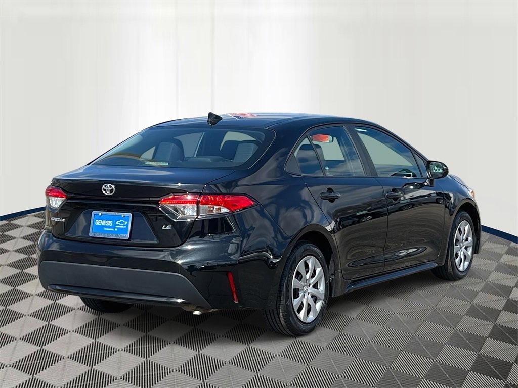 Used 2022 Toyota Corolla LE image 5