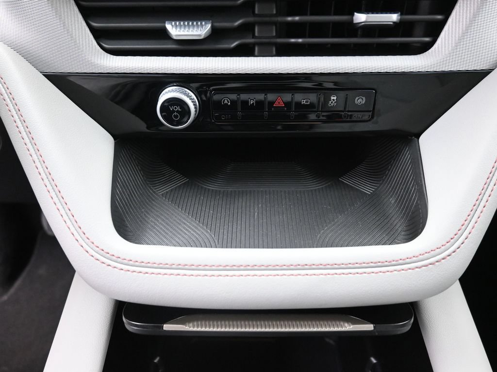 Certified 2025 Ford Explorer Active w/ Active Comfort Package RWD image 9
