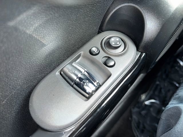 Used 2023 MINI Cooper SE image 11