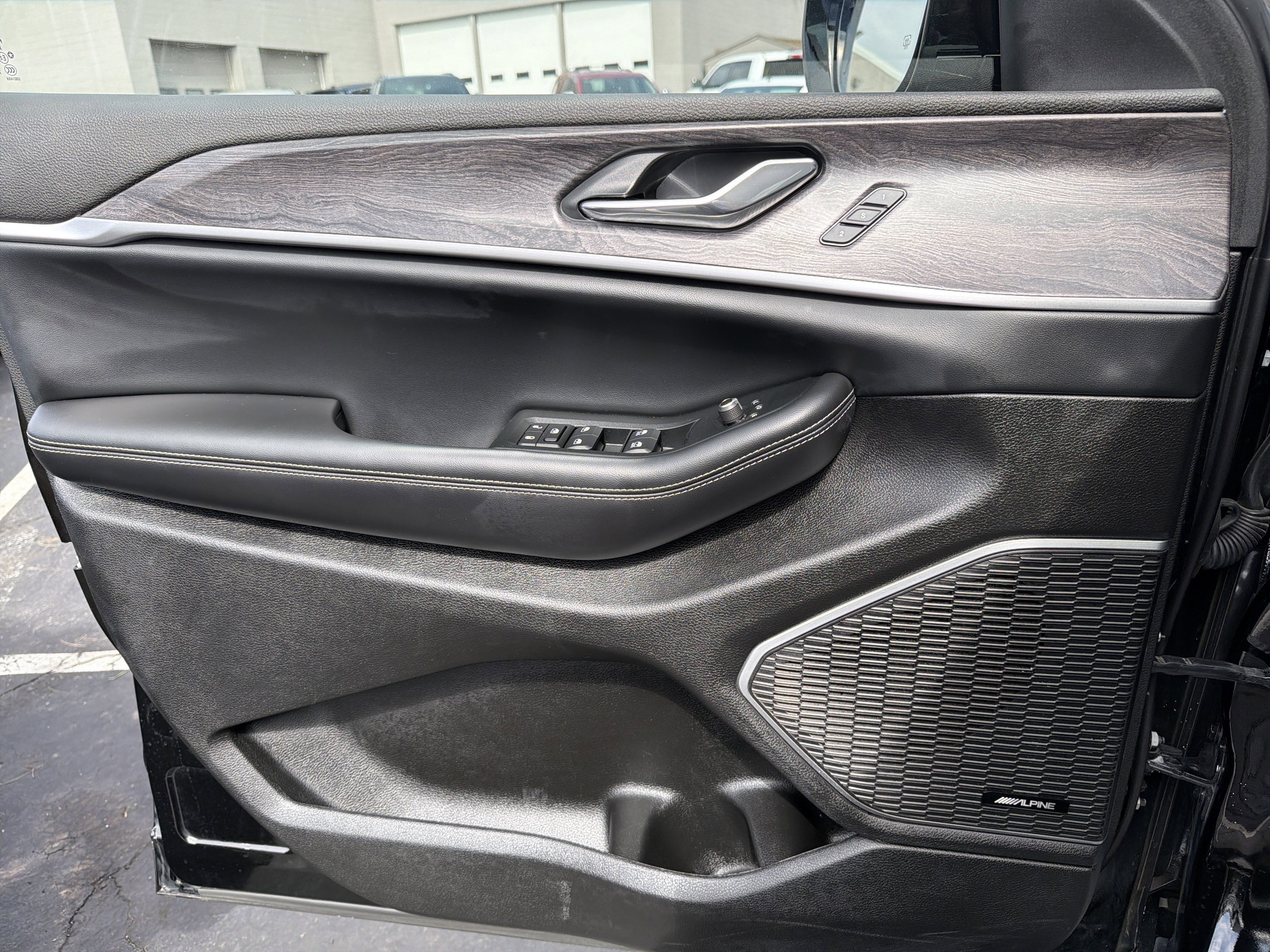 Certified 2024 Jeep Grand Cherokee L Limited w/ Luxury Tech Group II image 35