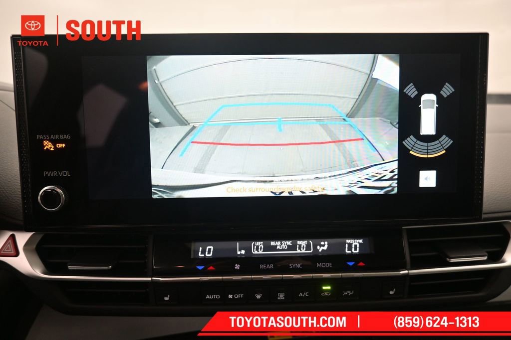 Used 2025 Toyota Sienna XLE FWD image 18