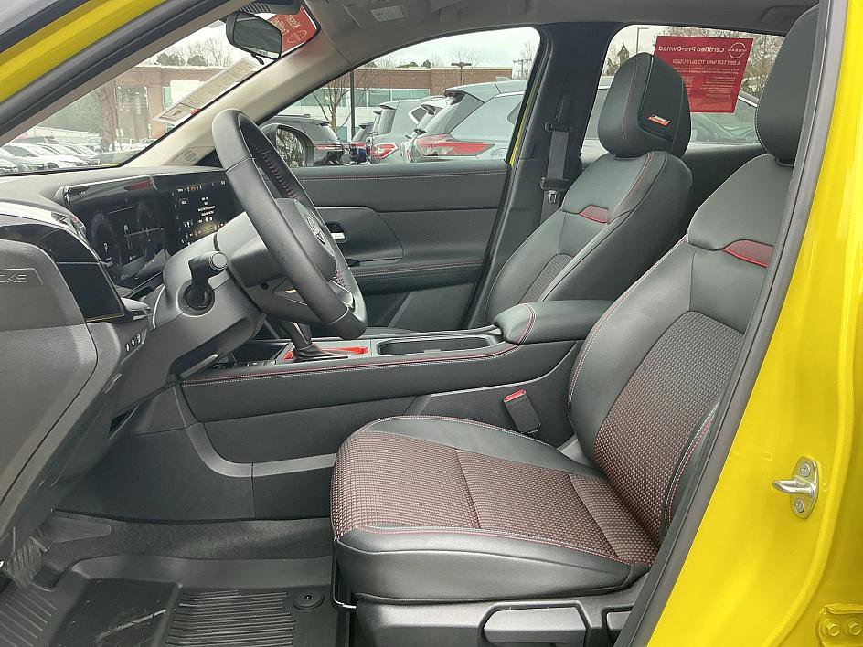 Used 2025 Nissan Kicks SR w/ SR Premium Package image 12