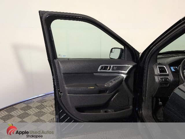 Used 2014 Ford Explorer XLT w/ Equipment Group 202A AWD/4WD image 13