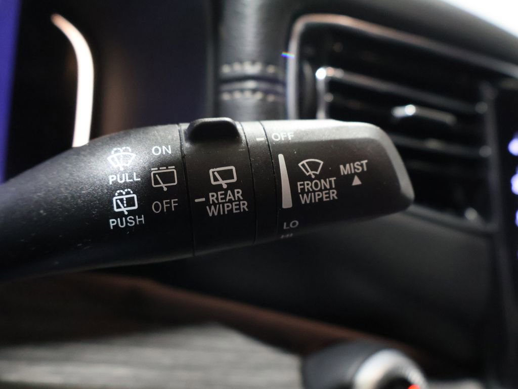 Certified 2024 Jeep Wagoneer Series II image 35