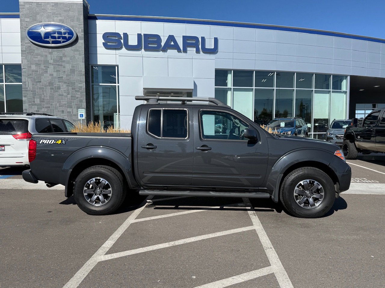 Used 2015 Nissan Frontier PRO-4X image 9