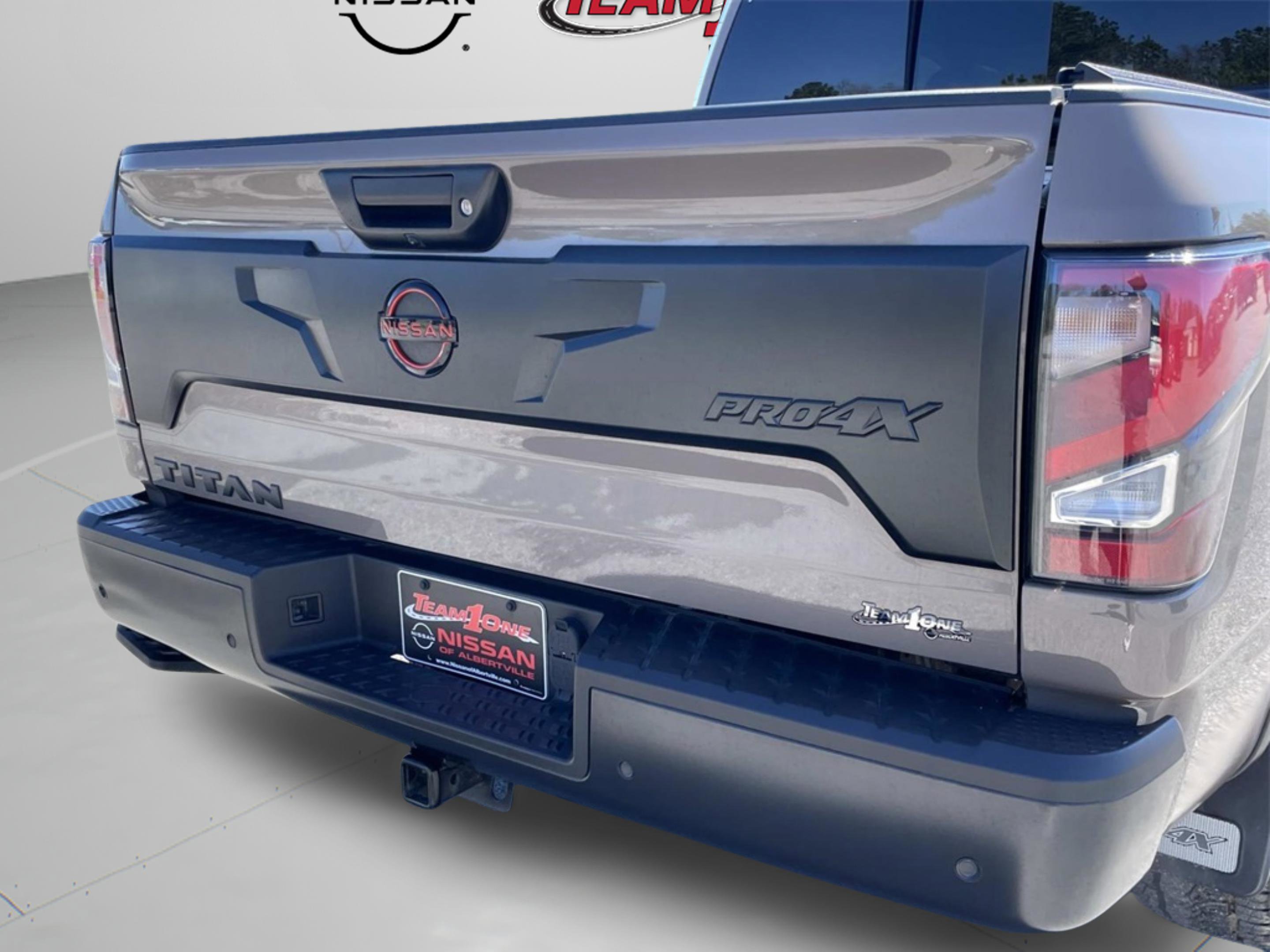 Used 2024 Nissan Titan PRO-4X w/ Pro-4x Convenience Package image 16