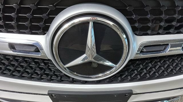 Used 2023 Mercedes-Benz GLA 250 4MATIC w/ Premium Package image 9
