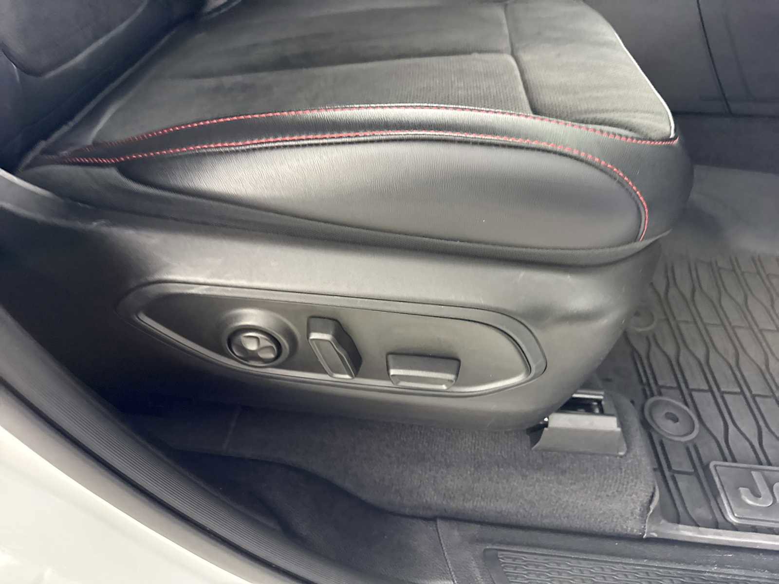 Used 2022 Jeep Grand Cherokee Trailhawk w/ Luxury Tech Group III image 34