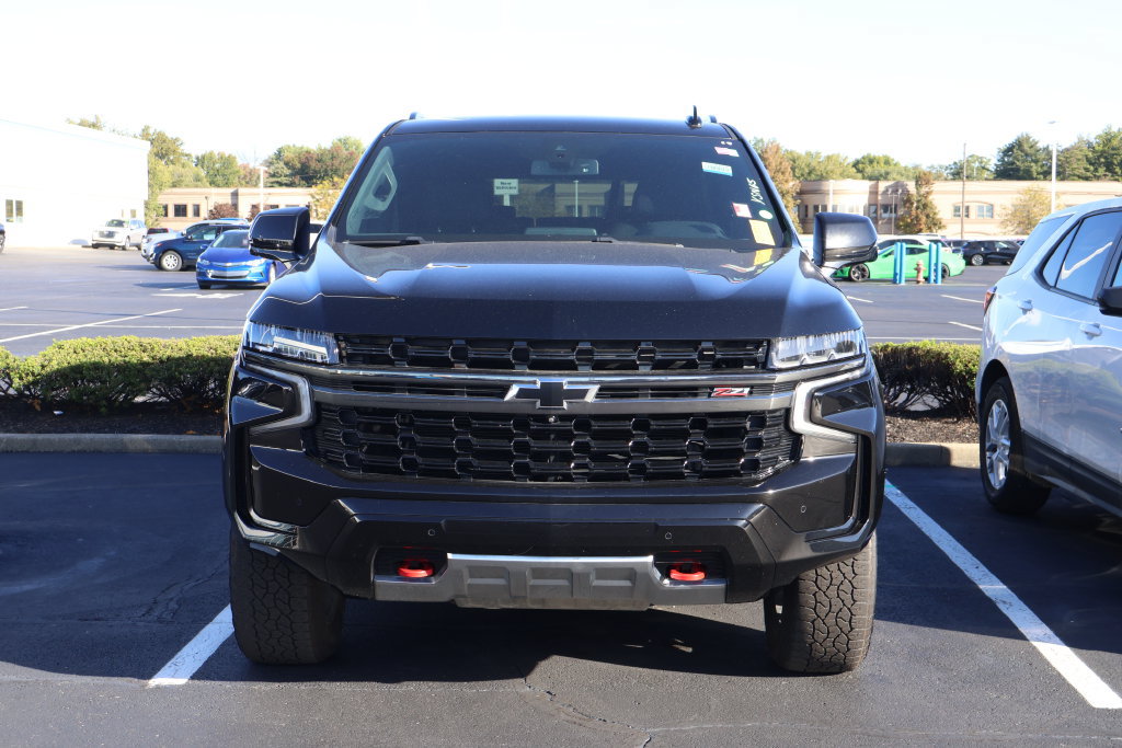 Used 2022 Chevrolet Tahoe Z71 w/ Luxury Package AWD/4WD image 2