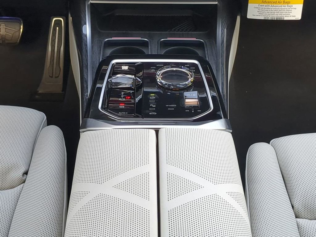 New 2026 BMW 760i xDrive w/ Premium Package image 19