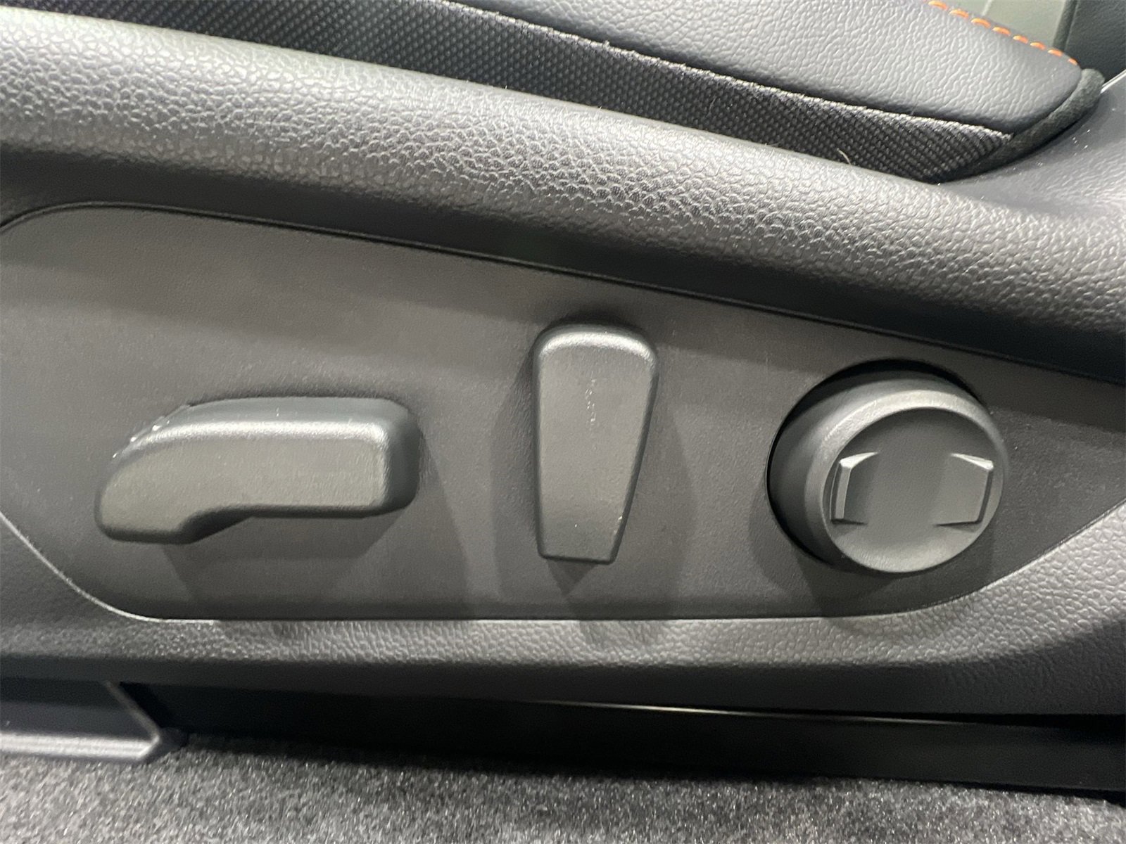 Used 2025 Subaru Crosstrek 2.5i Limited w/ Crosstrek Mirror Package image 12