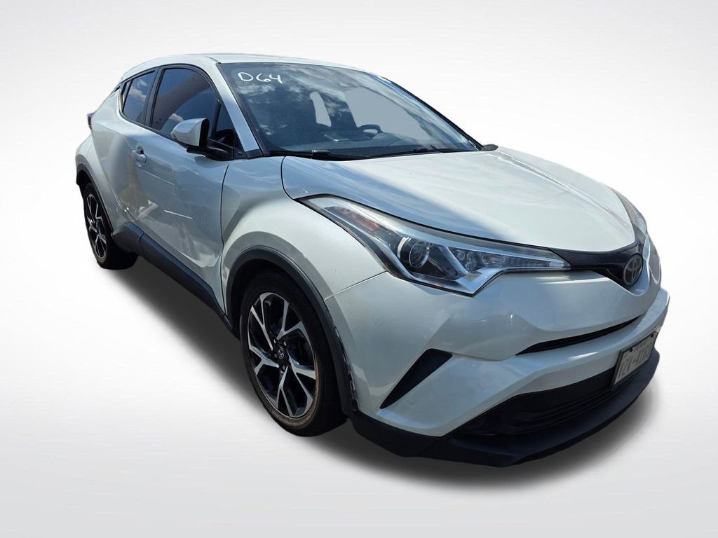 Used 2018 Toyota C-HR XLE FWD image 3