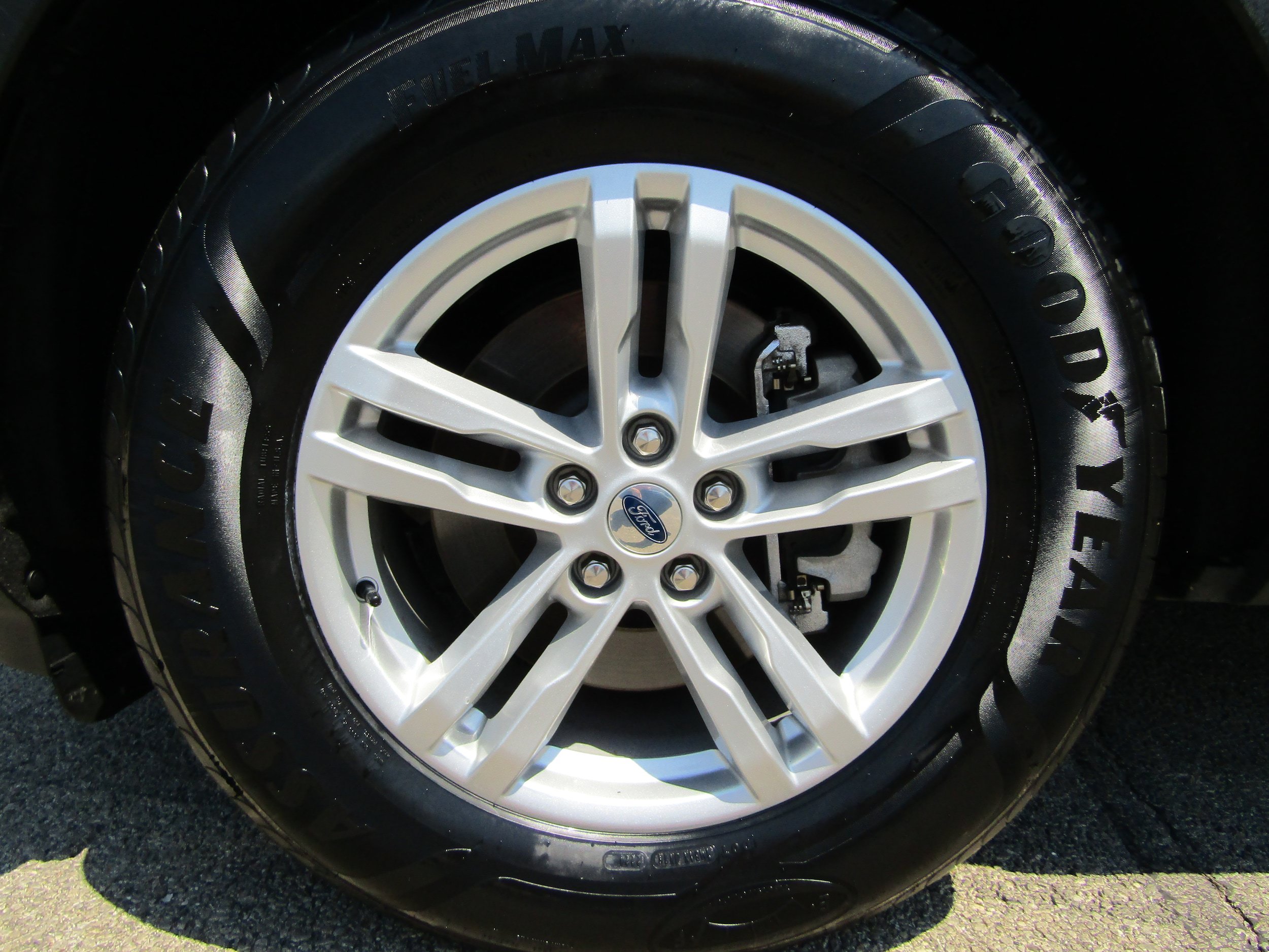 Used 2024 Ford Explorer XLT w/ Equipment Group 202A AWD/4WD image 9