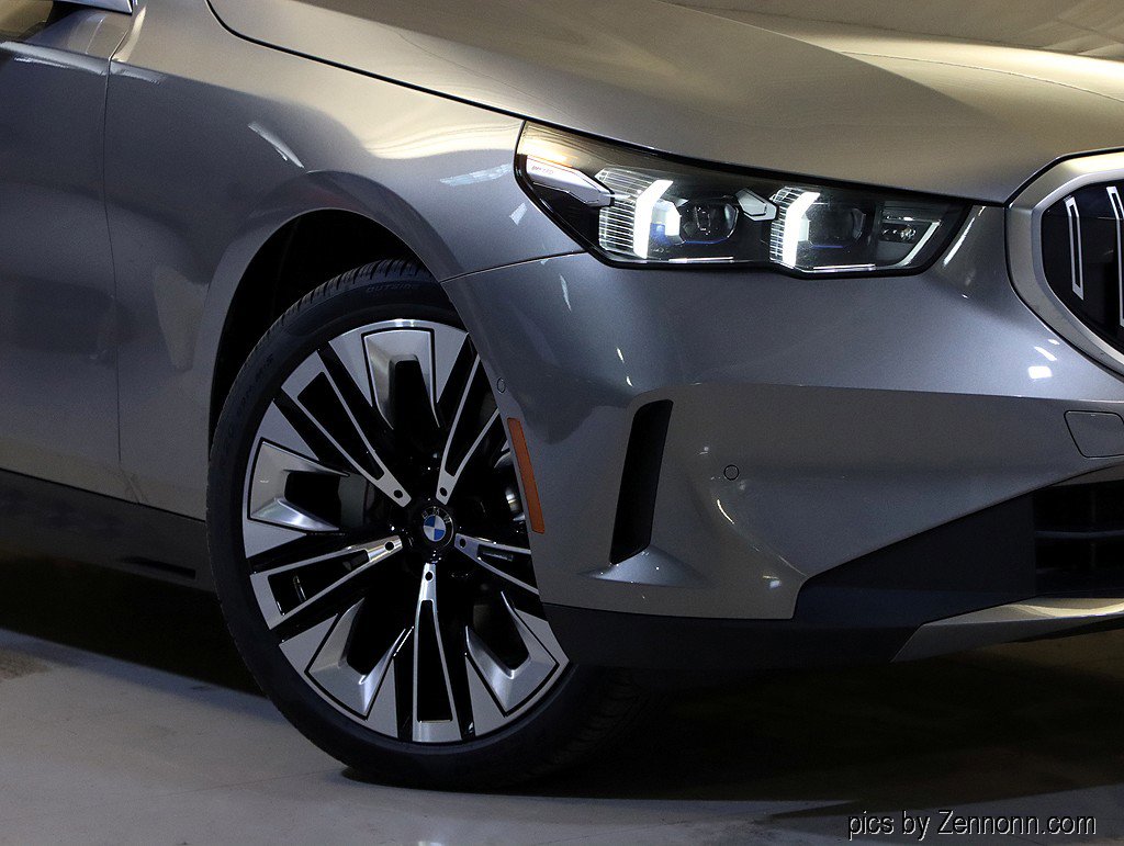 Used 2026 BMW 530i xDrive w/ Premium Package image 3