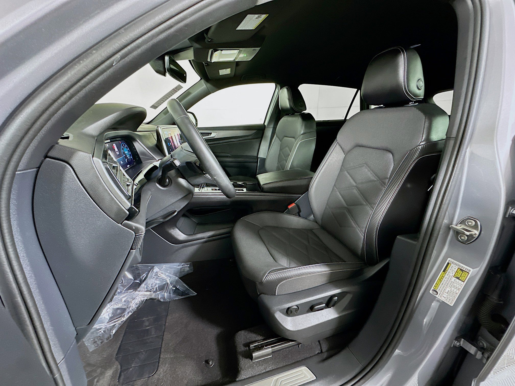 Used 2024 Volkswagen Atlas Cross Sport SE image 12