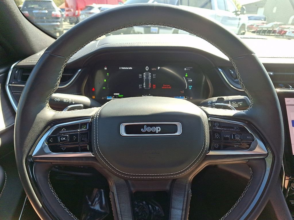 Used 2023 Jeep Grand Cherokee Overland w/ Advanced Protech Group III image 20