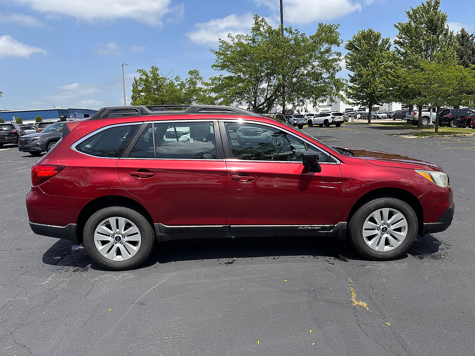 Used 2017 Subaru Outback 2.5i AWD/4WD image 2