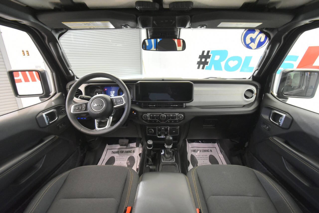 Used 2025 Jeep Wrangler Unlimited Sahara w/ Safety Group image 17