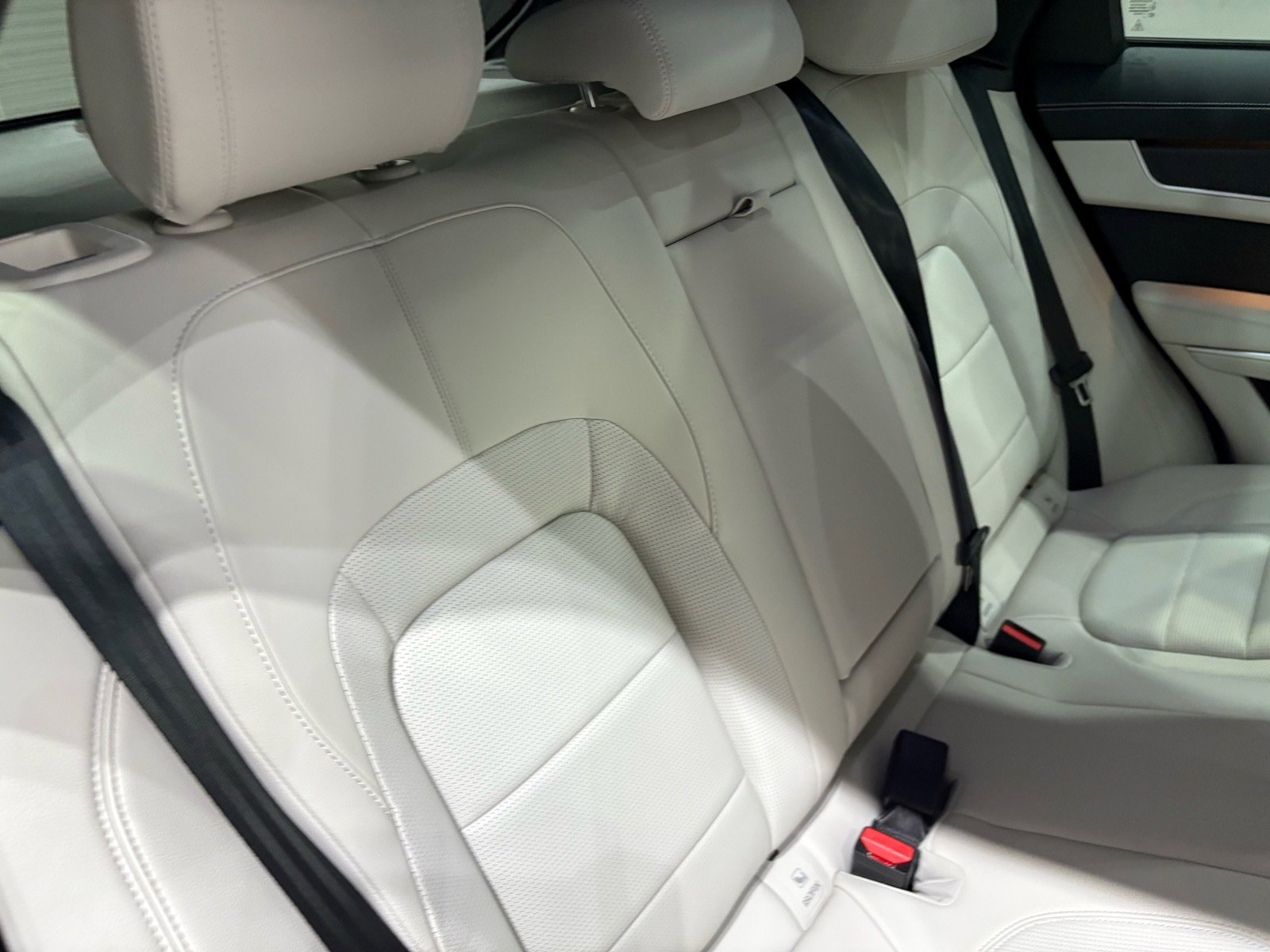 New 2026 Jaguar F-PACE R-Dynamic S image 23