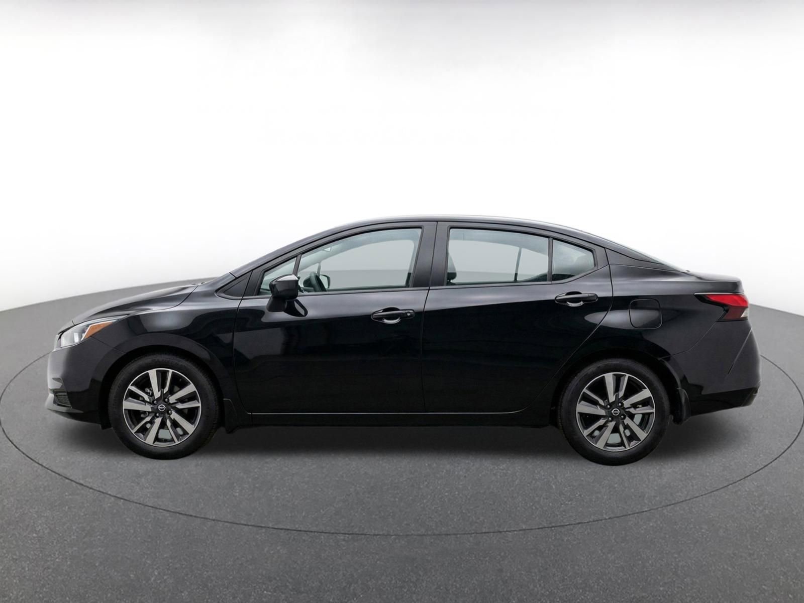 Used 2025 Nissan Versa SV FWD image 4