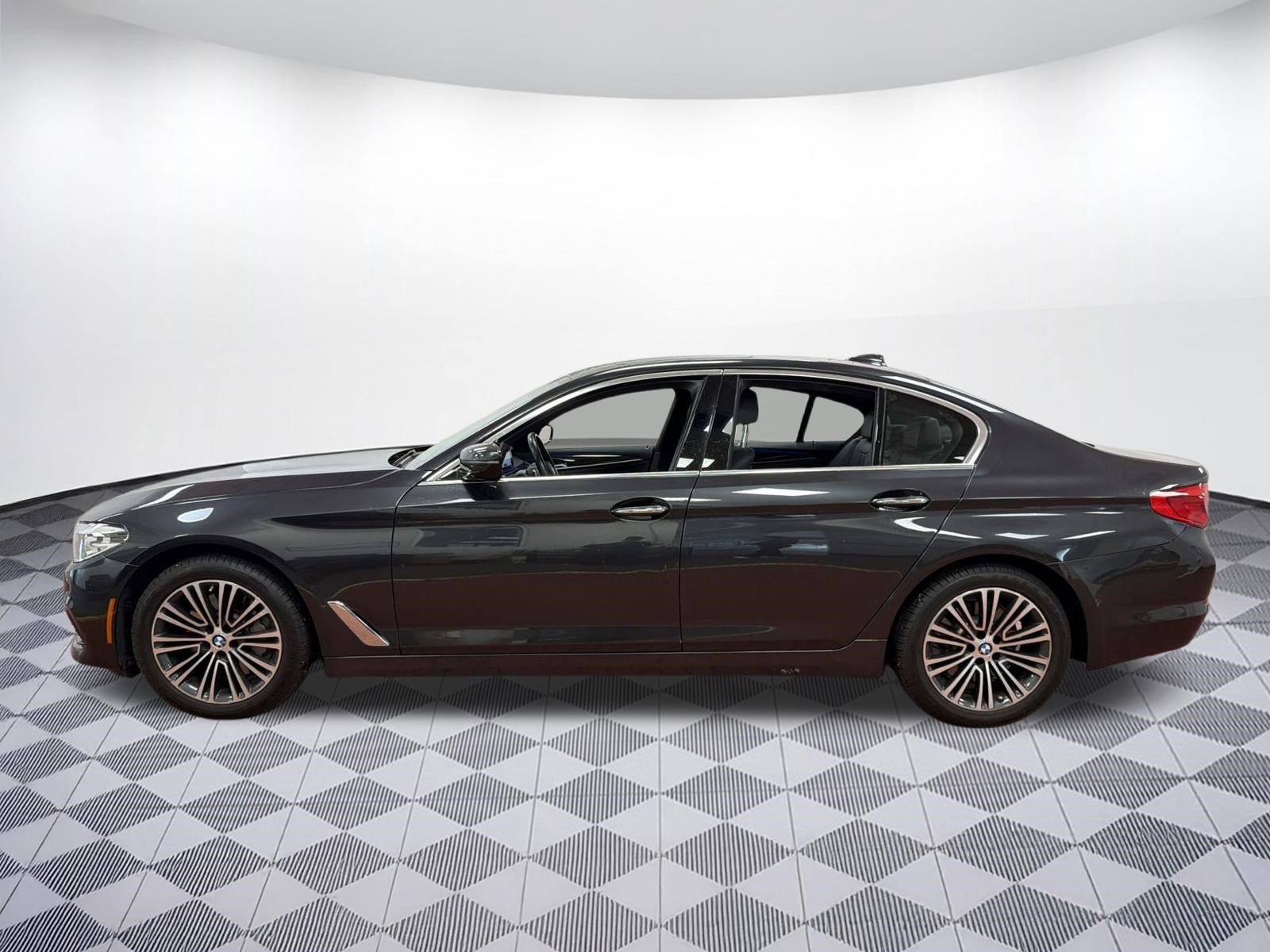 Used 2018 BMW 530i xDrive AWD/4WD image 2