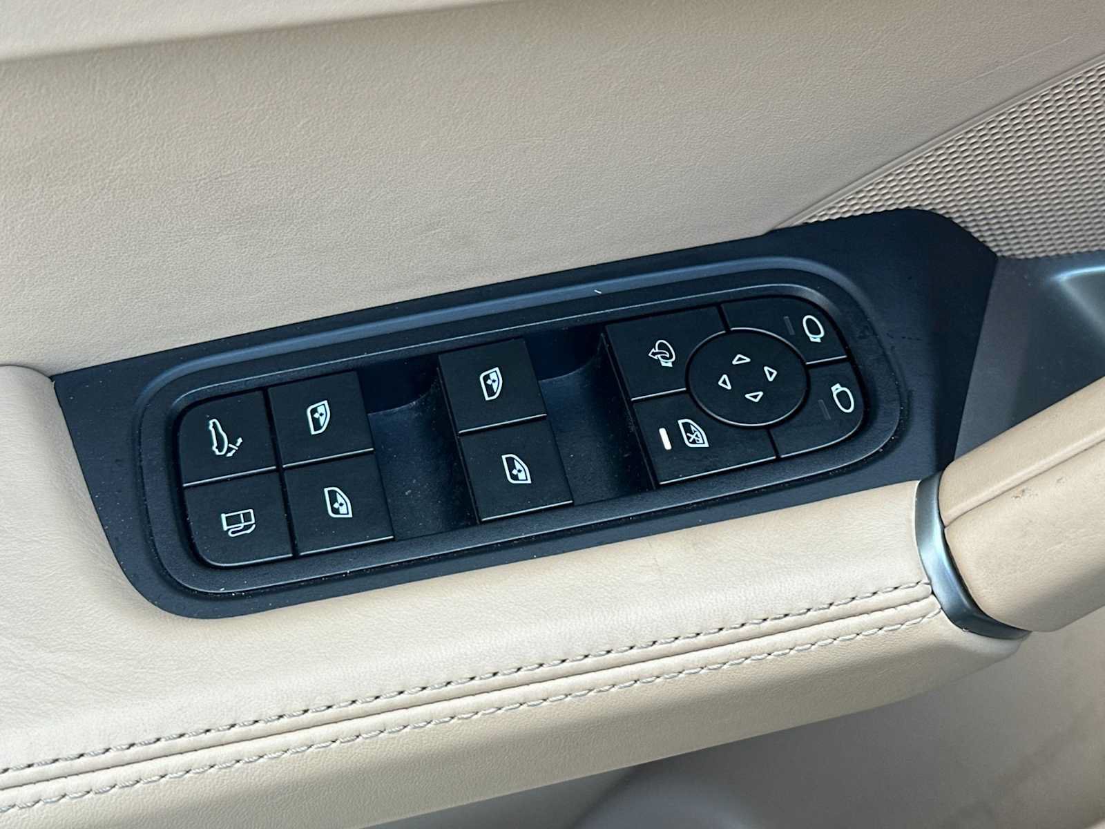 Used 2025 Porsche Cayenne E-Hybrid AWD/4WD image 13
