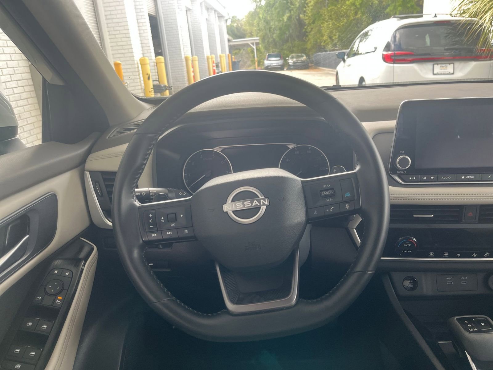 Used 2025 Nissan Rogue SV FWD image 29