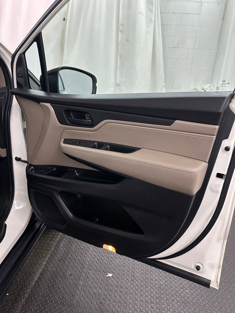 Used 2018 Honda Odyssey EX image 34