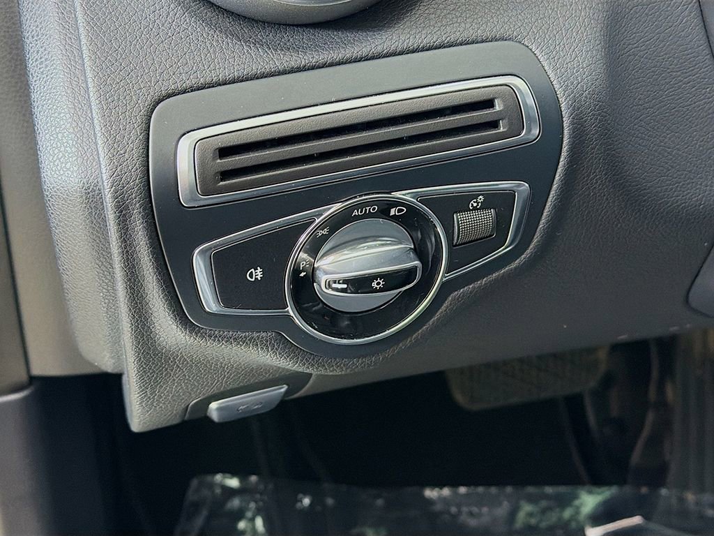Used 2015 Mercedes-Benz C 300 4MATIC Sedan image 30
