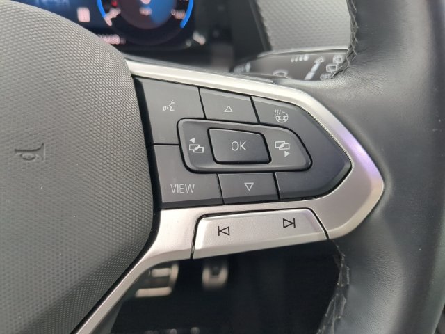 Used 2025 Volkswagen Atlas Cross Sport SEL R-Line AWD/4WD image 34