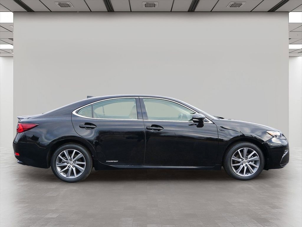 Used 2016 Lexus ES 300h w/ Premium Package w/Wood Trim image 7