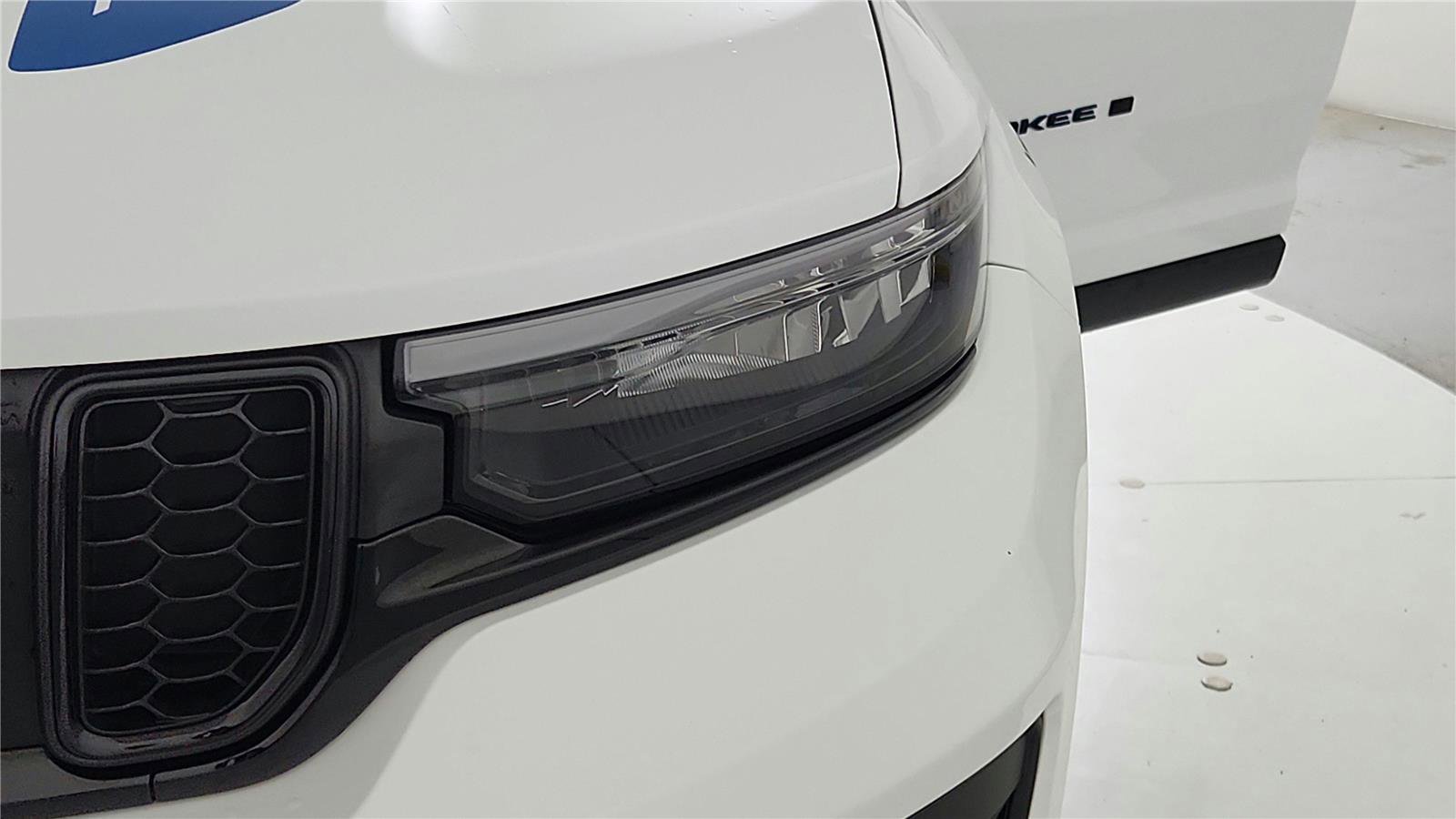 Used 2024 Jeep Grand Cherokee Trailhawk w/ Luxury Tech Group III image 42