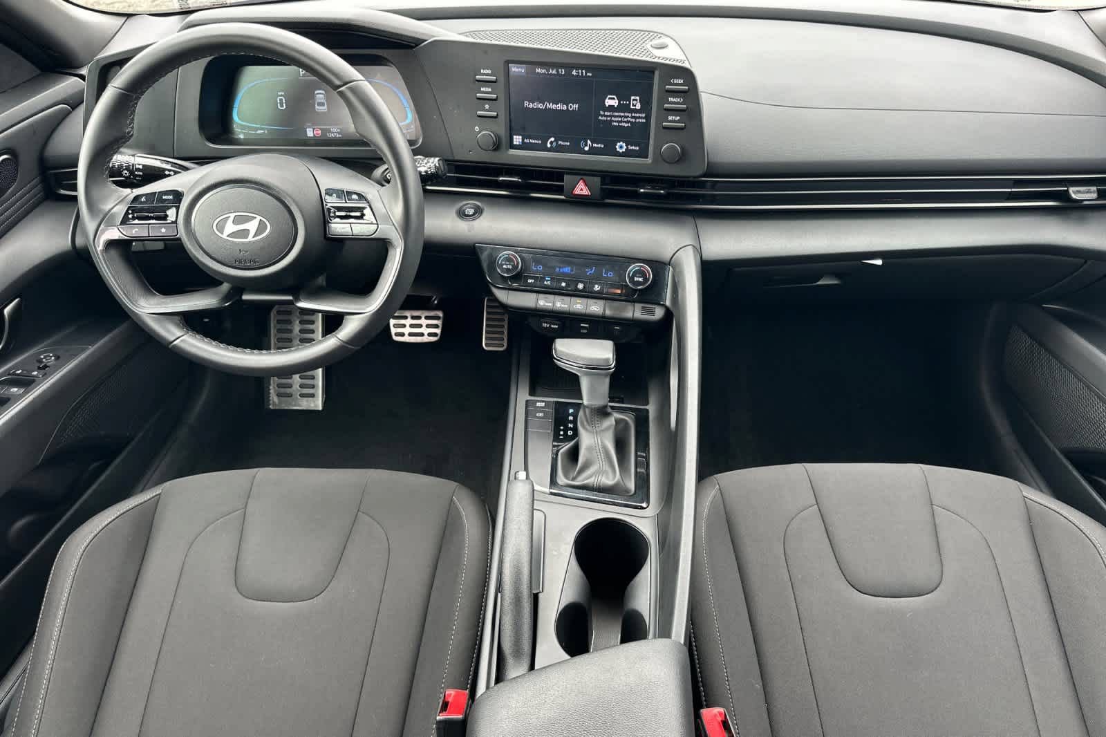 Used 2025 Hyundai Elantra Sport FWD image 3