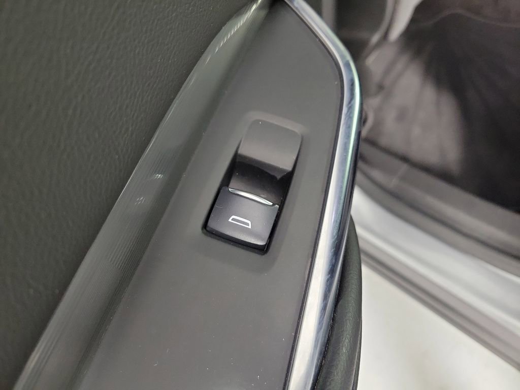 Used 2025 Cadillac XT4 Premium Luxury FWD image 14