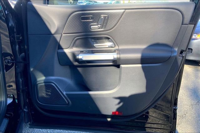 Used 2025 Mercedes-Benz GLB 250 4MATIC image 19