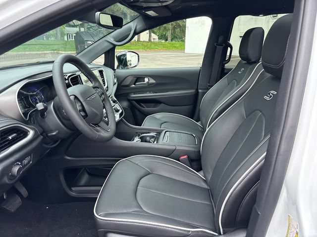New 2027 Chrysler Pacifica Limited w/ S Appearance Package AWD/4WD image 6