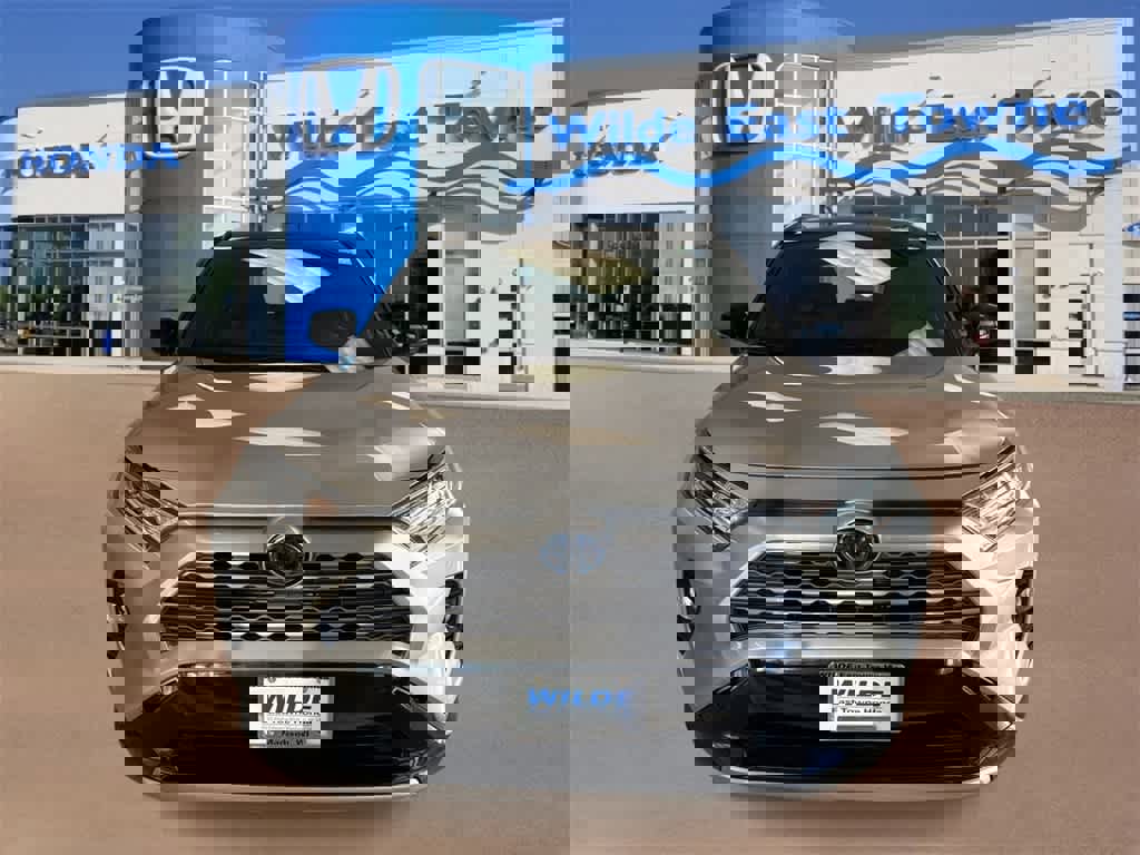 Used 2020 Toyota RAV4 XSE image 3