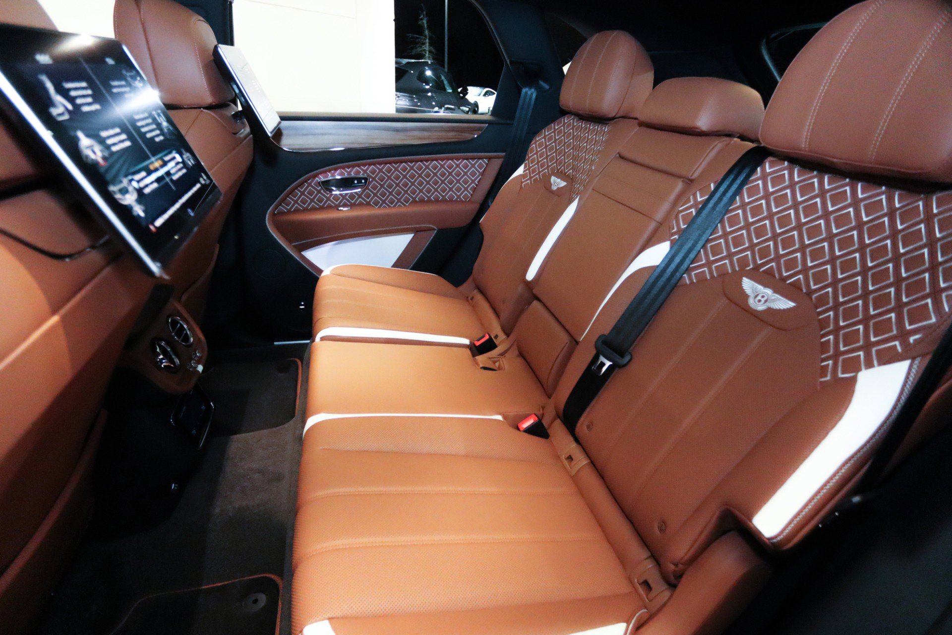 New 2025 Bentley Bentayga image 44