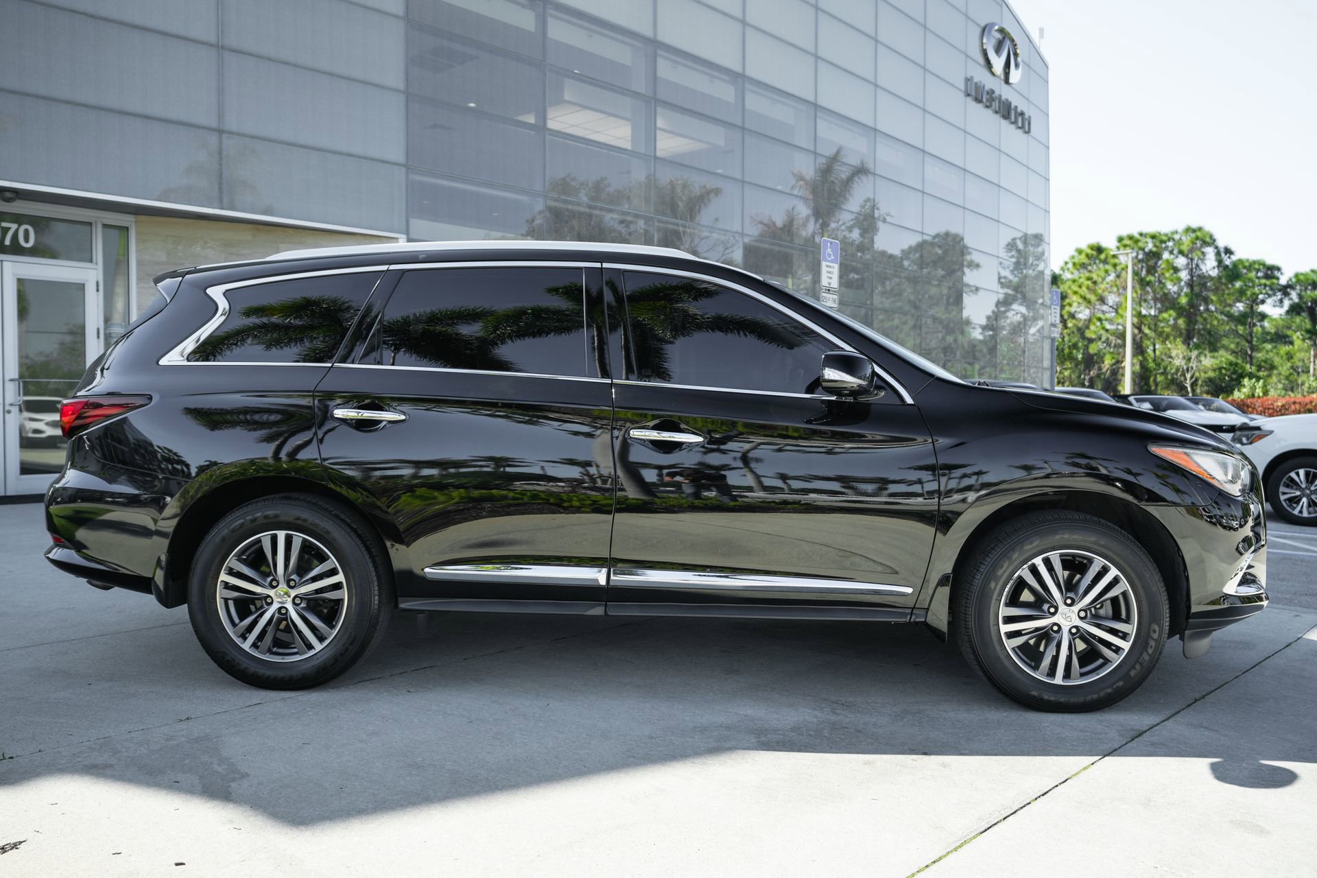 Used 2020 INFINITI QX60 Luxe w/ Essential Package image 27