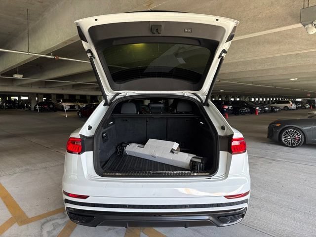 Used 2022 Audi Q8 Premium Plus w/ Premium Plus Package AWD/4WD image 9