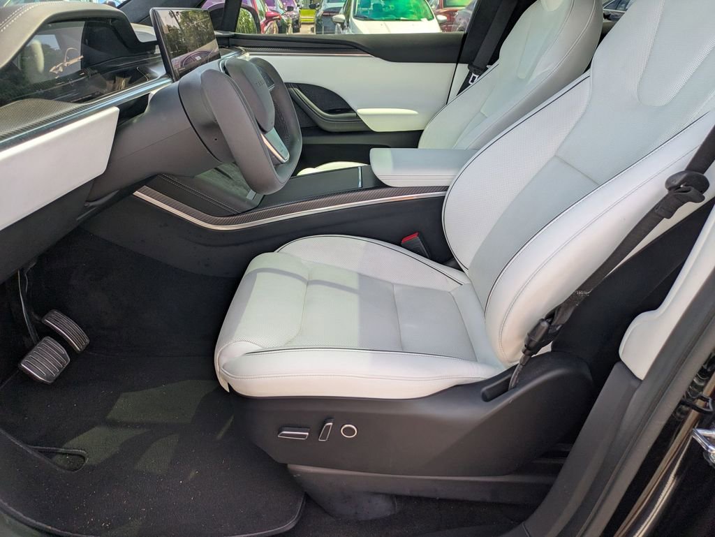 Used 2022 Tesla Model X Plaid image 10