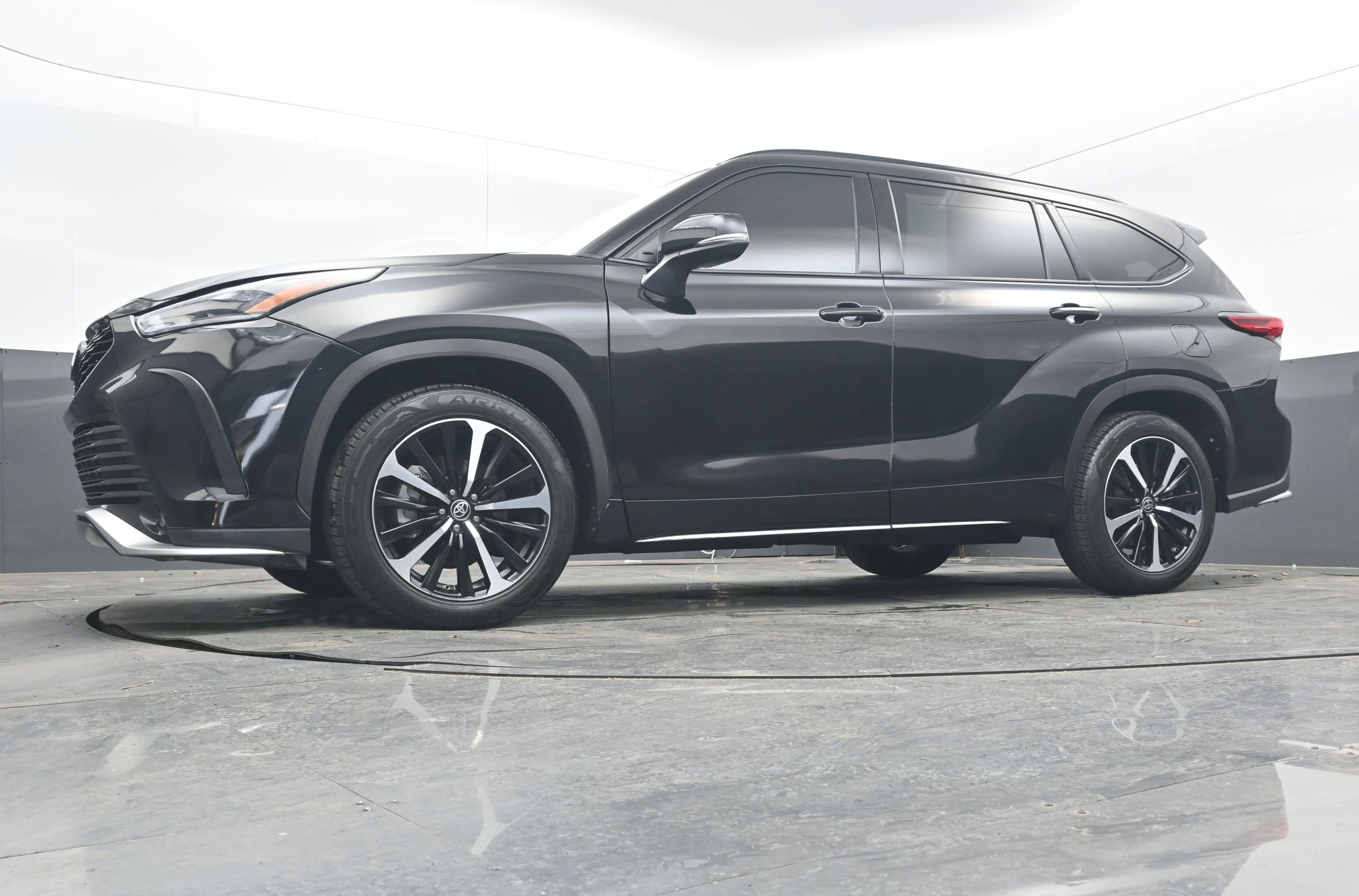 Used 2022 Toyota Highlander XSE image 28